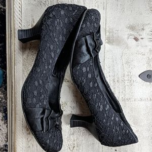 NWOT lace heels